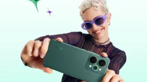 Realme 15 5G launching on July 24 with Dimensity 7300+, 7000mAh battery, 144Hz display, IP69 rating, and AI features 7 Girl holding Realme 15 5G in Velvet Green color
